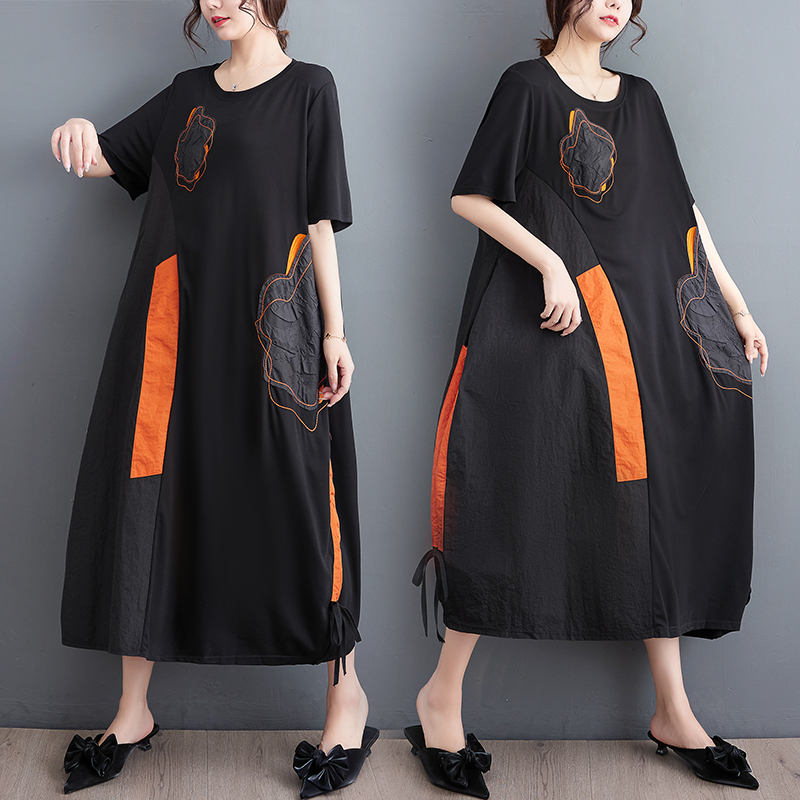 Embroidery Artist - เดรสไซส์ใหญ่สำหรับฤดูร้อน ดีไซน์ใหม่ สไตล์ศิลปะ แฟชั่นสีสันสดใส ปักลายสวยงาม ช่วยพรางหุ่น