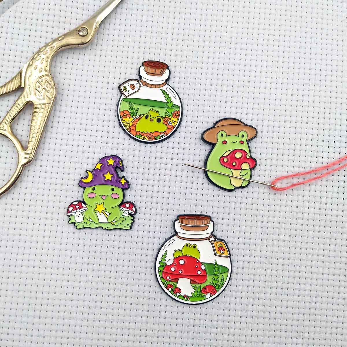Needle Minder Magnet - ที่เก็บเข็มปักผ้ารูปกบสีเขียว น่ารัก ใช้สำหรับงานปักครอสติช แม่เหล็กเก็บเข็มเย็บผ้า แม่เหล็กสำหรับเก็บลายปัก