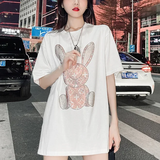 Embroidery Origin - เสื้อยืดลำลองฤดูร้อนสำหรับผู้หญิง: เสื้อยืดแขนสั้นพิมพ์ลายการ์ตูนเพชร สำหรับใส่ทำงานและใส่ในชีวิตประจำวัน