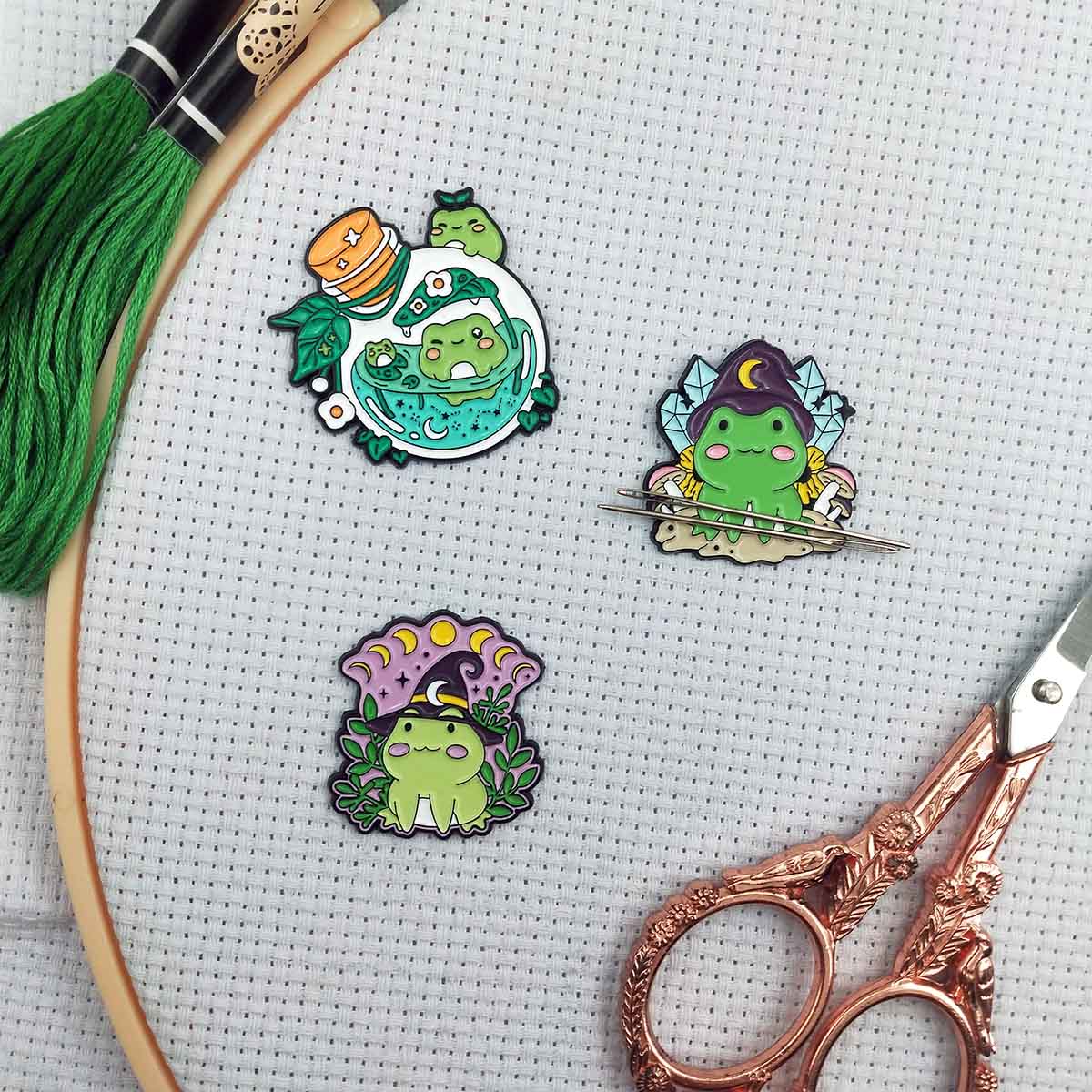 Needle Minder Magnet - ที่เก็บเข็มแม่เหล็กรูปกบ, ที่เก็บเข็มรูปสัตว์น่ารักสำหรับงานปัก, ของขวัญอุปกรณ์เย็บปักถักร้อย, แม่เหล็กเก็บเข็มสำหรับงานเย็บปักถักร้อย, ของขวัญ DIY