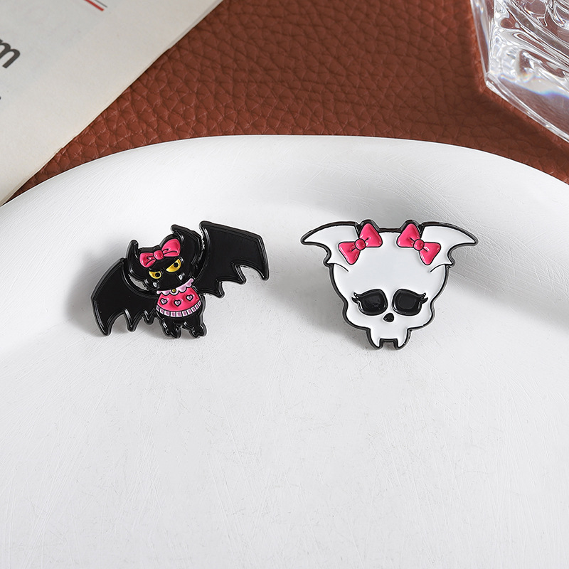 เข็มกลัดเคลือบลายค้างคาวและหัว - Embroidery Illustration บทวิจารณ์และราคา