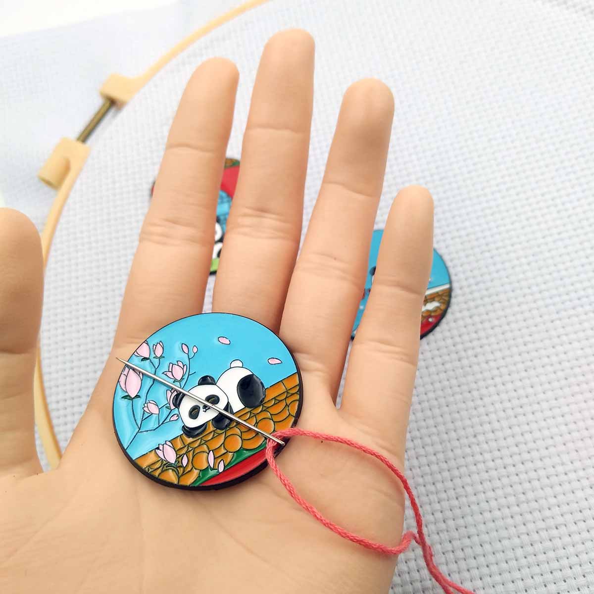น่ารักแพนด้าแม่เหล็กเข็ม Minde - Needle Minder Magnet บทวิจารณ์และราคา