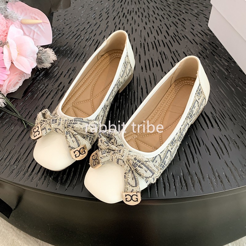 รองเท้าส้นเตี้ยแบบสวมสบายสไตล์ - Embroidery Origin บทวิจารณ์และราคา