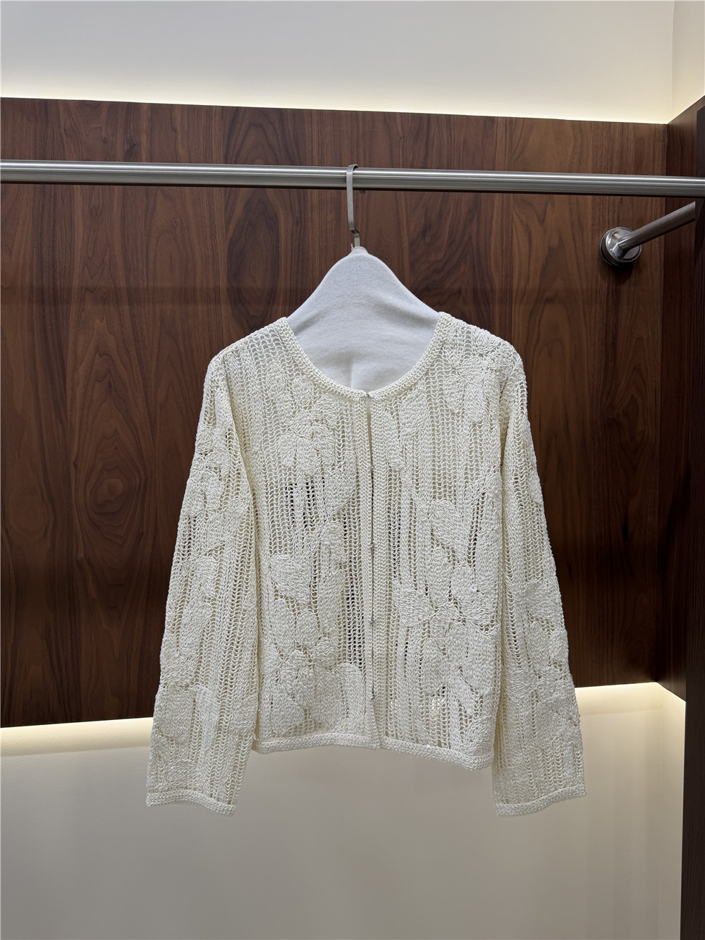 ชุดถักปักลายฉลุสำหรับผู้หญิง:  - Embroidery Cardigan บทวิจารณ์และราคา