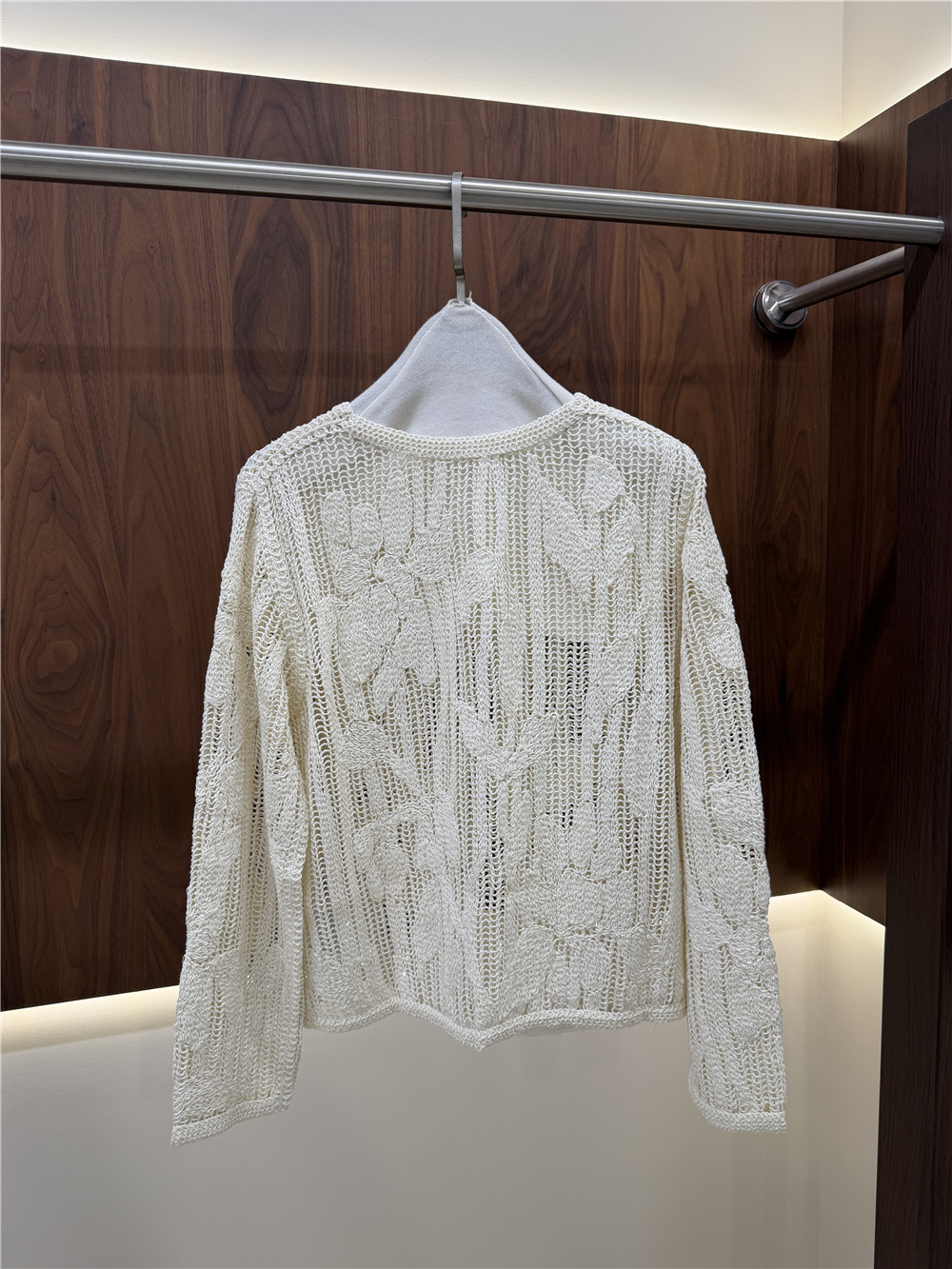 ชุดถักปักลายฉลุสำหรับผู้หญิง:  - Embroidery Cardigan บทวิจารณ์และราคา