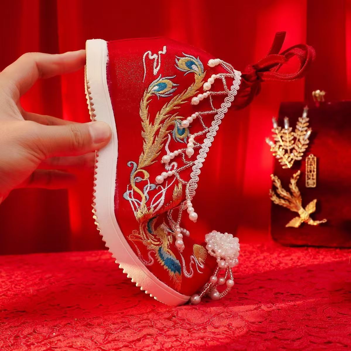 รองเท้าแต่งงานผู้หญิงสีแดงปักล - Embroidery Beads บทวิจารณ์และราคา