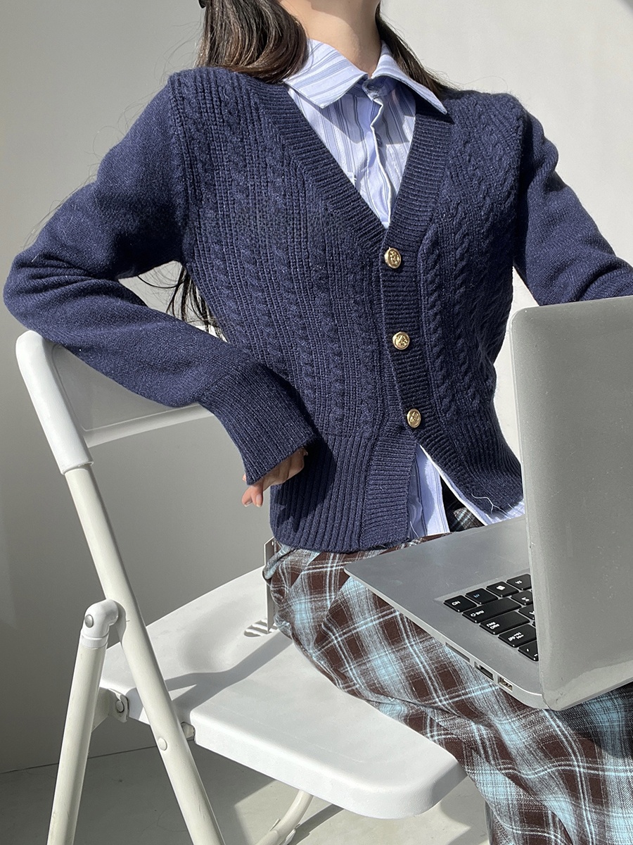 เสื้อคาร์ดิแกนไหมพรมทรงวีคอแบบ - Embroidery Cardigan บทวิจารณ์และราคา